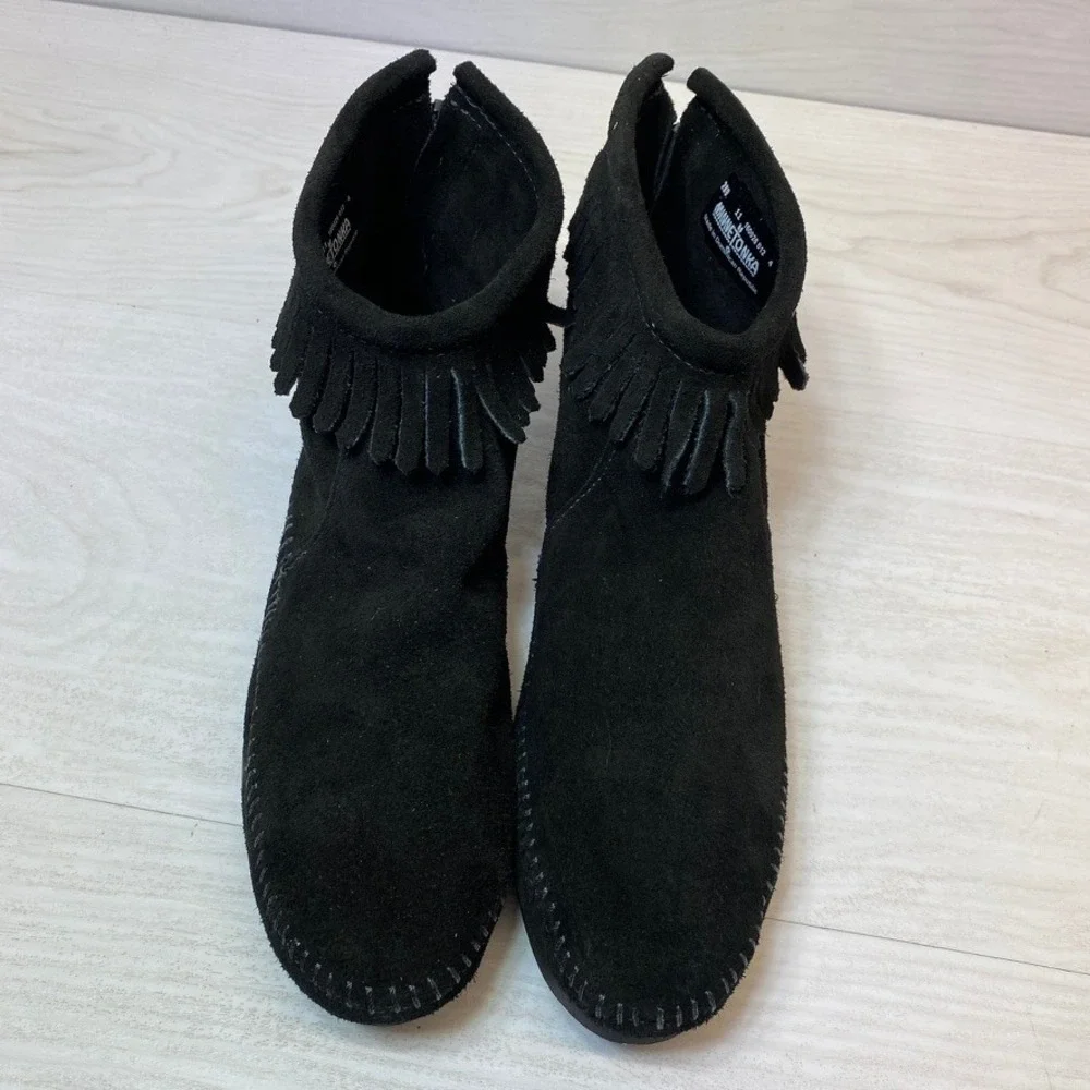 Minnetonka Womens 11 Moccasin Back Zip Ankle Boots Fringe Black Suede Flat 289